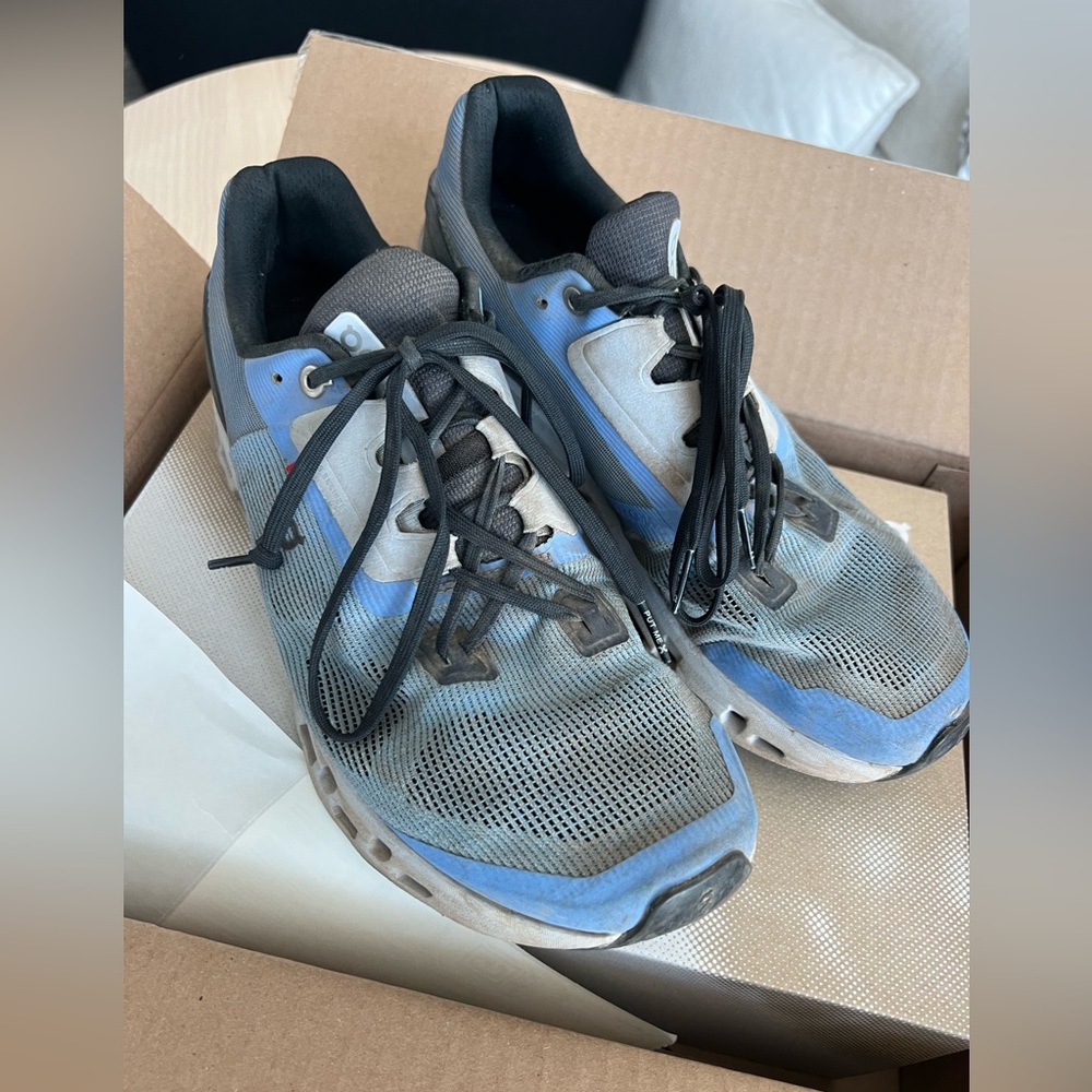 On Cloudstratus women’s size 9.5 heavily used running shoes.
